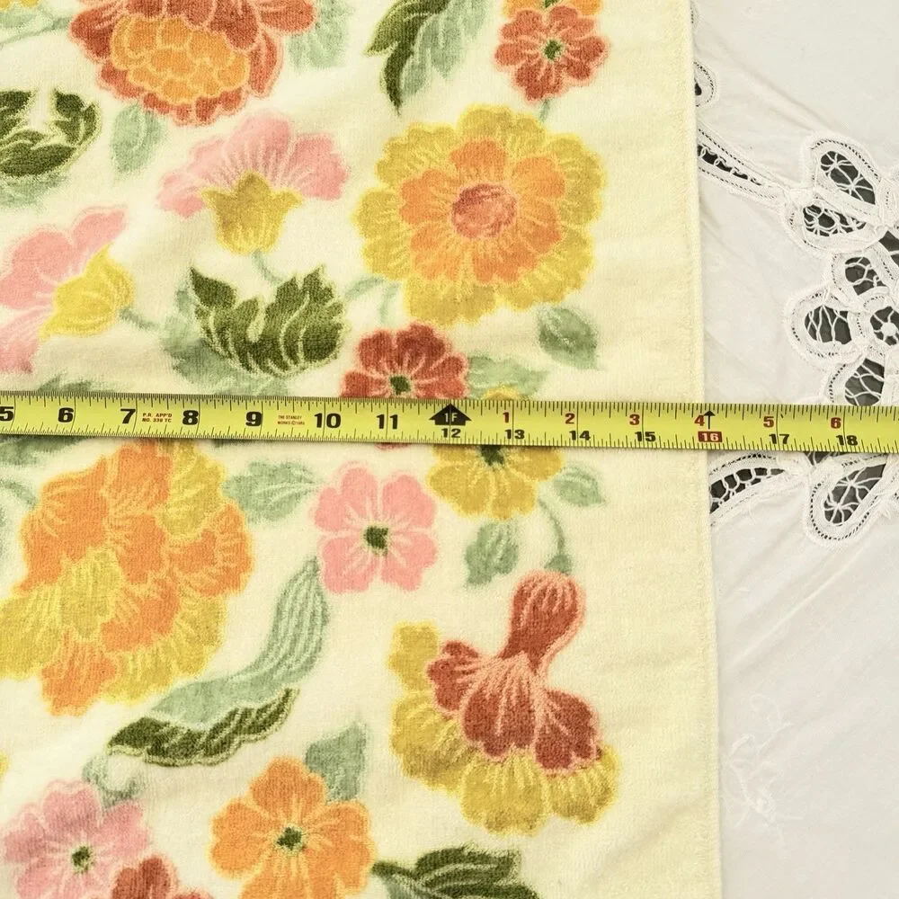 VTG Utica Fine Arts Hand Towel Floral 70s J.P.Stevens Soft Yellow Pink Green USA